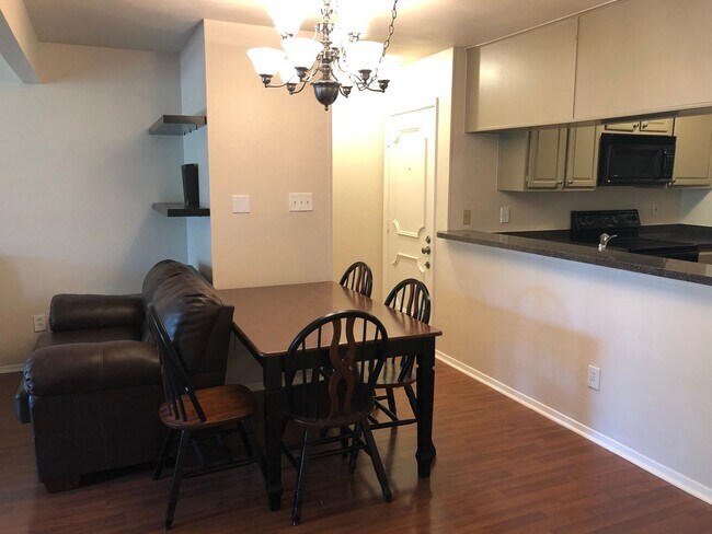 Building Photo - UT PRE-LEASE: 2 BR / 2 BA - Top Floor Unit...