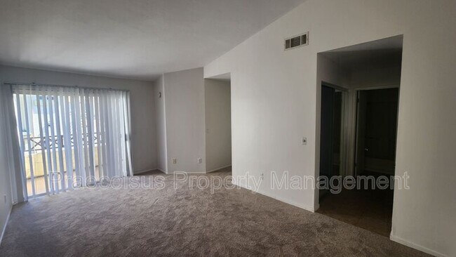 Building Photo - 2023 Lakeridge Cir