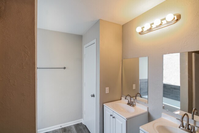 Building Photo - 2910 Fawn Ct