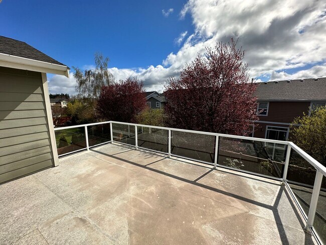 Building Photo - 7731 McKinley Loop NE