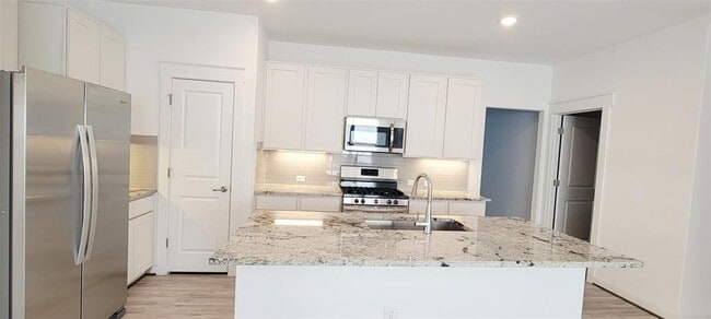 Building Photo - 7606 Pewter Luster Bnd