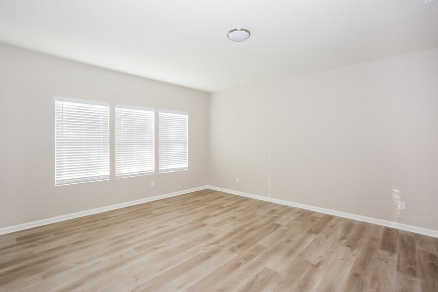 Building Photo - 3378 Saddlebrook Dr