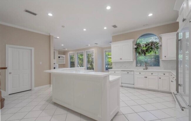 Building Photo - 94 E Fairbranch Cir