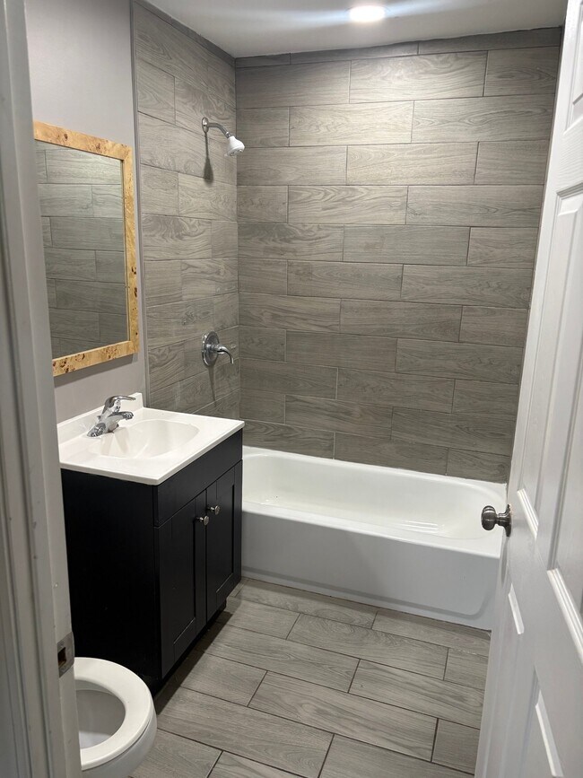 Building Photo - 909 S Terrace Dr
