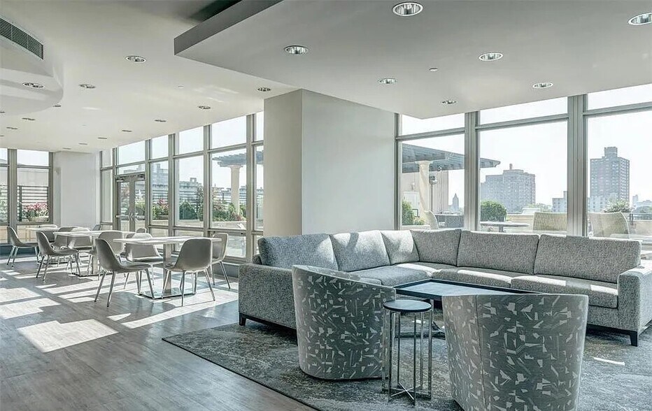 Building Photo - 4909 Laclede Ave