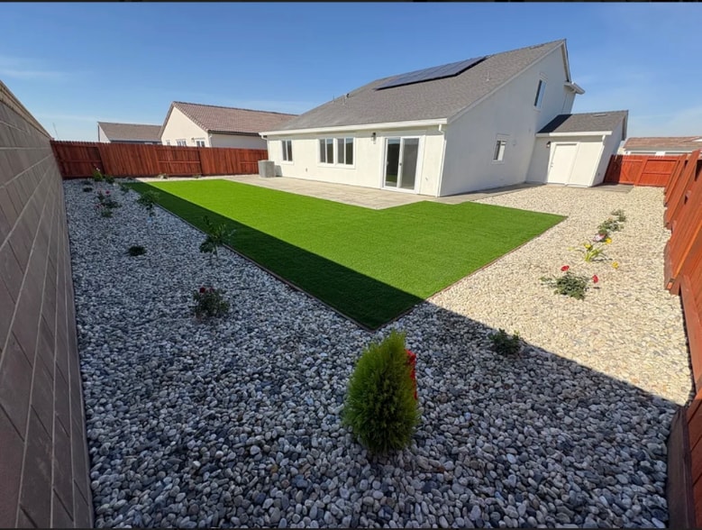 Building Photo - 2476 Cellar St