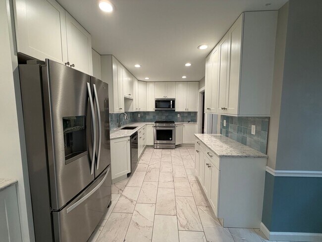 Building Photo - 421 Cannonbury Dr