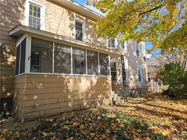 Building Photo - 305 Highland Ave