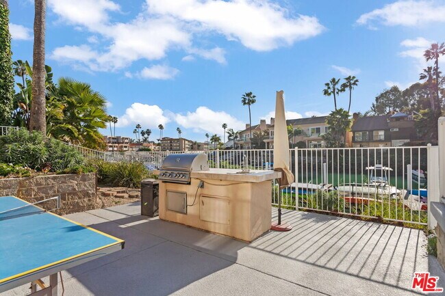 Building Photo - 4637 Park Dr