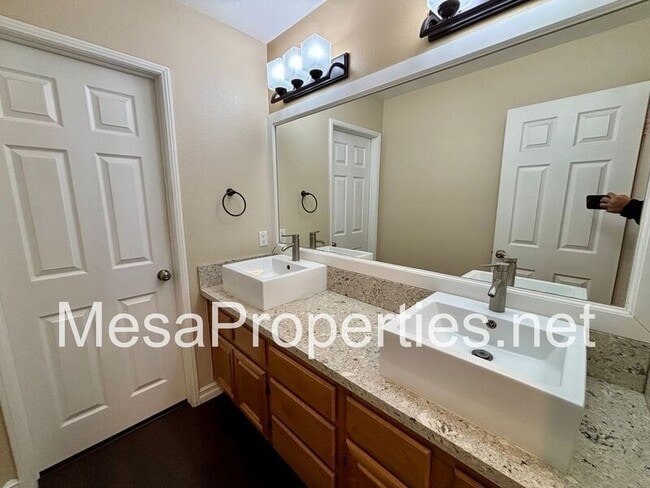 Building Photo - 15471 American Way