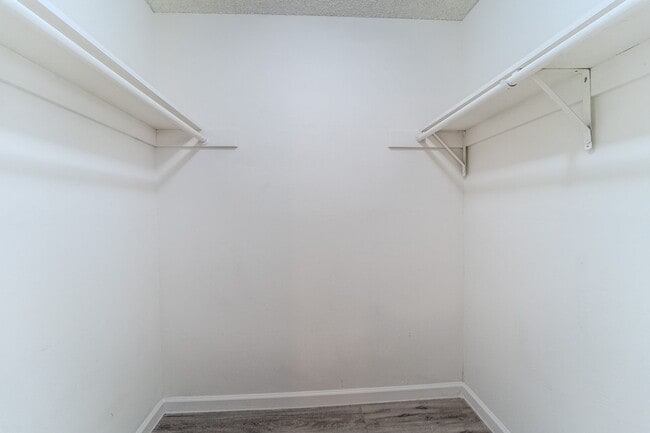 Building Photo - Cute remodeled unit!