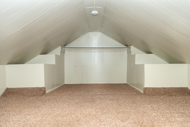 Building Photo - 701 E 200 N