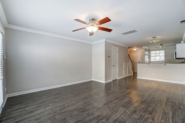 Building Photo - Charming Townhome in Sought-After Williams...
