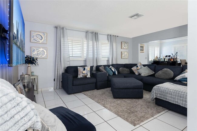 Building Photo - 5640 Hayes St