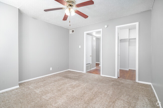 1BR, 1BA - 650SF - Bedroom - Lawnwood Apartments