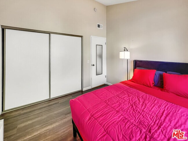 Building Photo - 13701 Hubbard St