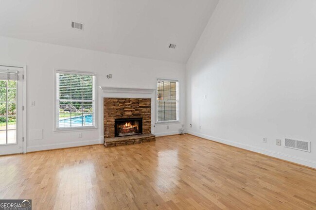 Building Photo - 1249 McLendon Dr