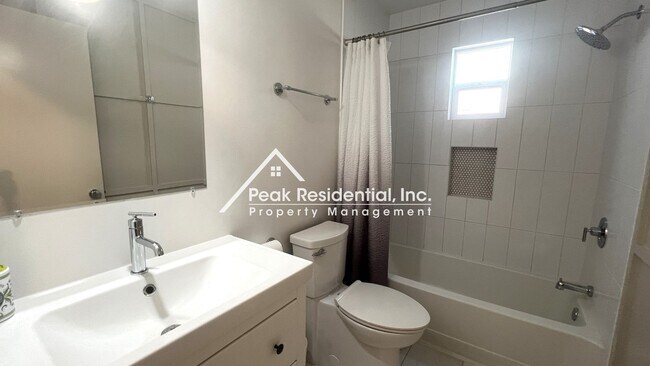 Building Photo - Updated 3bd/2b Home Near UCD Med Center!