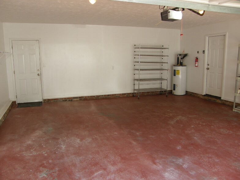 Building Photo - 320 Peterson Pl