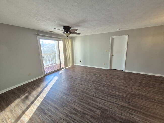 Building Photo - 10 Creekwood Dr