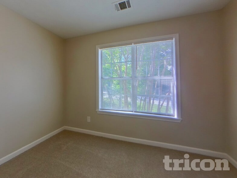 Building Photo - 750 Stonemill Manor