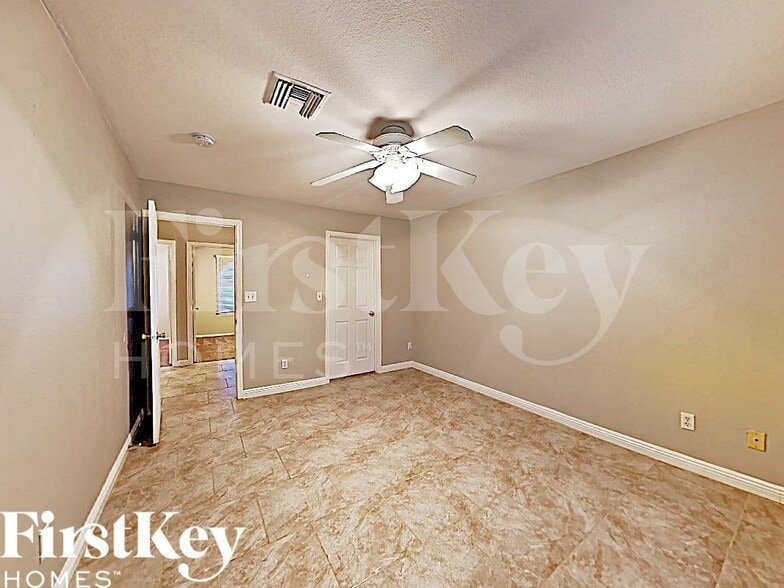 Building Photo - 5314 W Altadena Ave