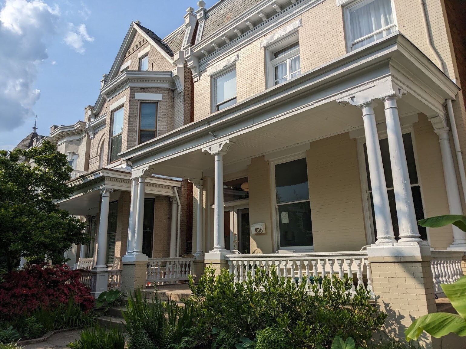 Front of 1816 is not the entrance your Grace Street access is via a locked gated alley on the right. - 1816 W Grace St