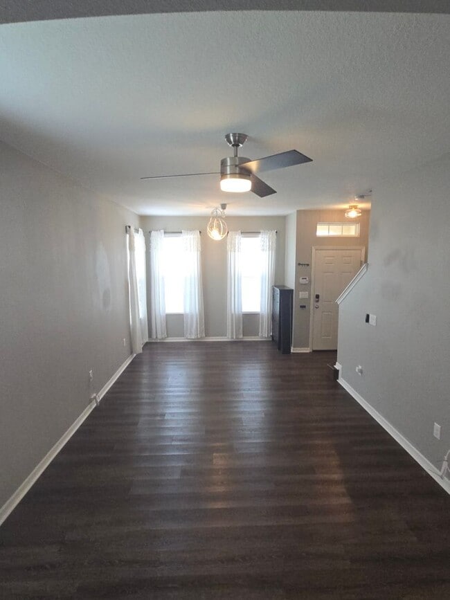 Building Photo - Beautiful 2/2.5 ***All included*** Interne...