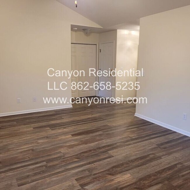 Building Photo - 3320 Trenchard Ln