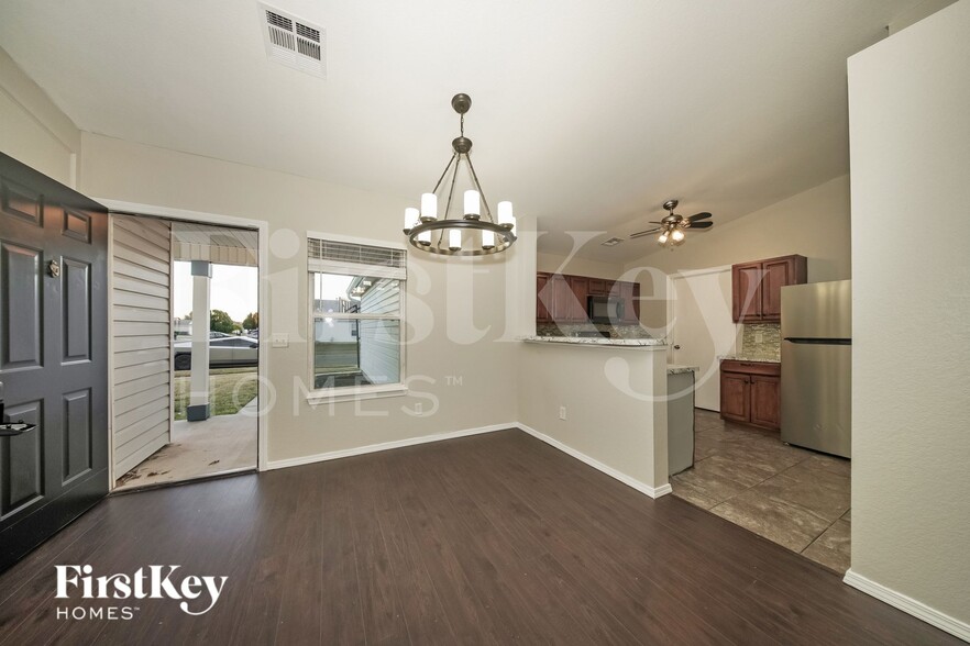 Building Photo - 1009 SW 153rd St