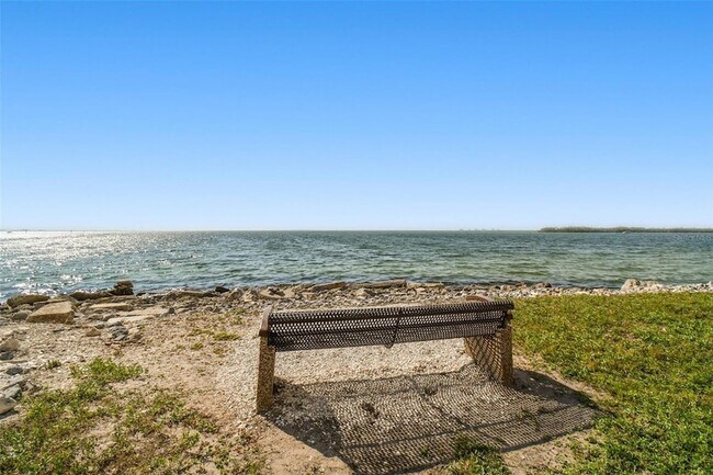 Building Photo - 5000 Culbreath Key Way