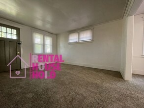 Building Photo - Summer Special~ 3 BEDROOM 1 BATH FREE PRE-...