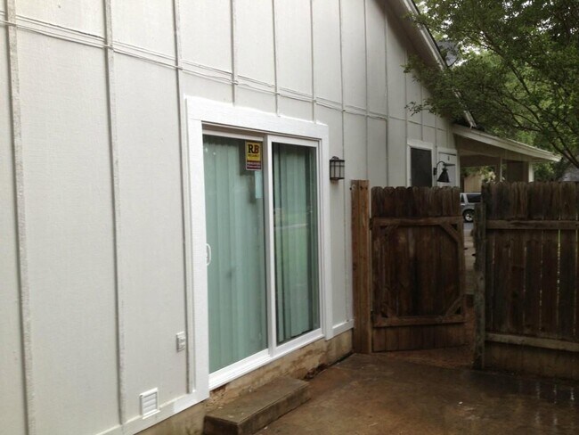 Building Photo - 107 Meteor Dr