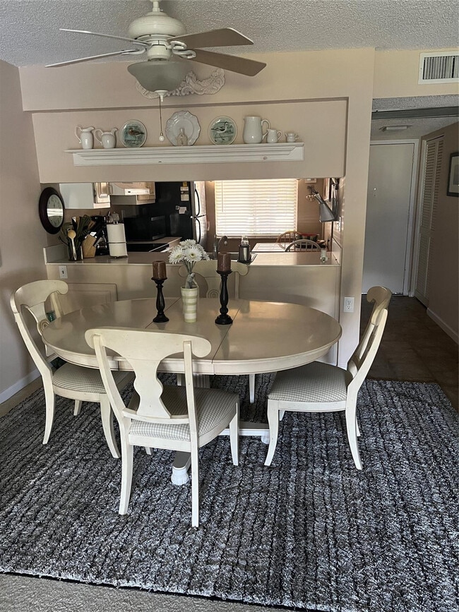 Building Photo - 4801 Martinique Pl