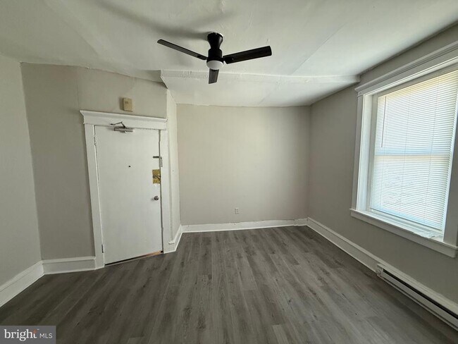 Building Photo - 1945 W Hunting Park Ave