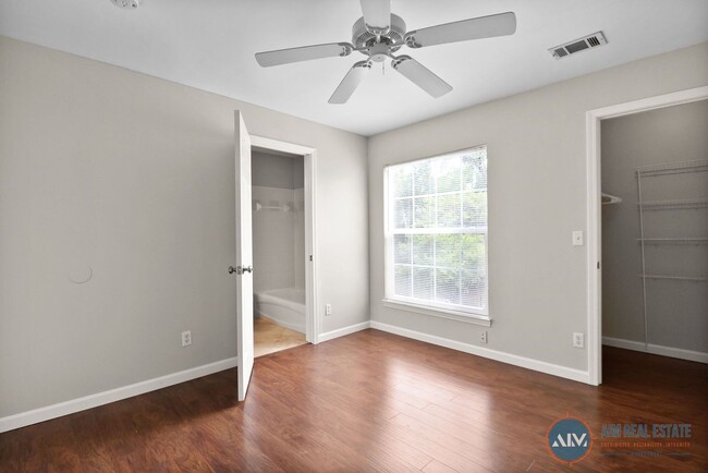 Building Photo - Bright, Freshly Updated 2BR/2BA Condo at T...