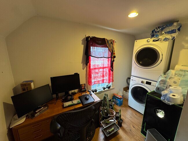 Building Photo - 7 Jay St