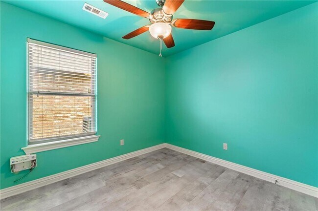 Building Photo - 3210 SW Hillstone Ave