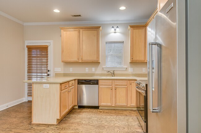 Building Photo - 200 Kline St NW