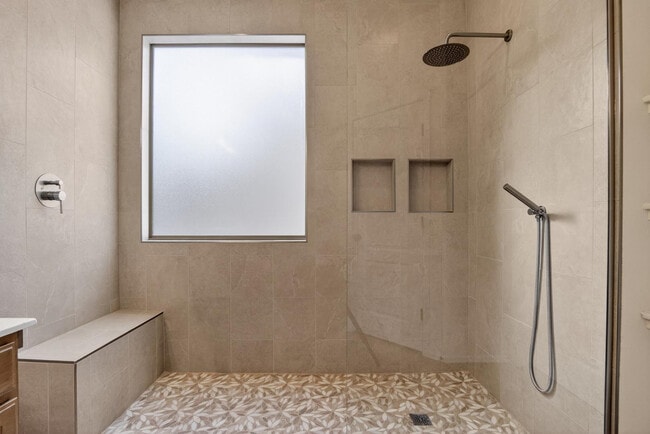 Building Photo - 18711 E Raven Dr