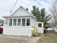 Building Photo - Newly Remodeled 2 BR/1 BA Home!