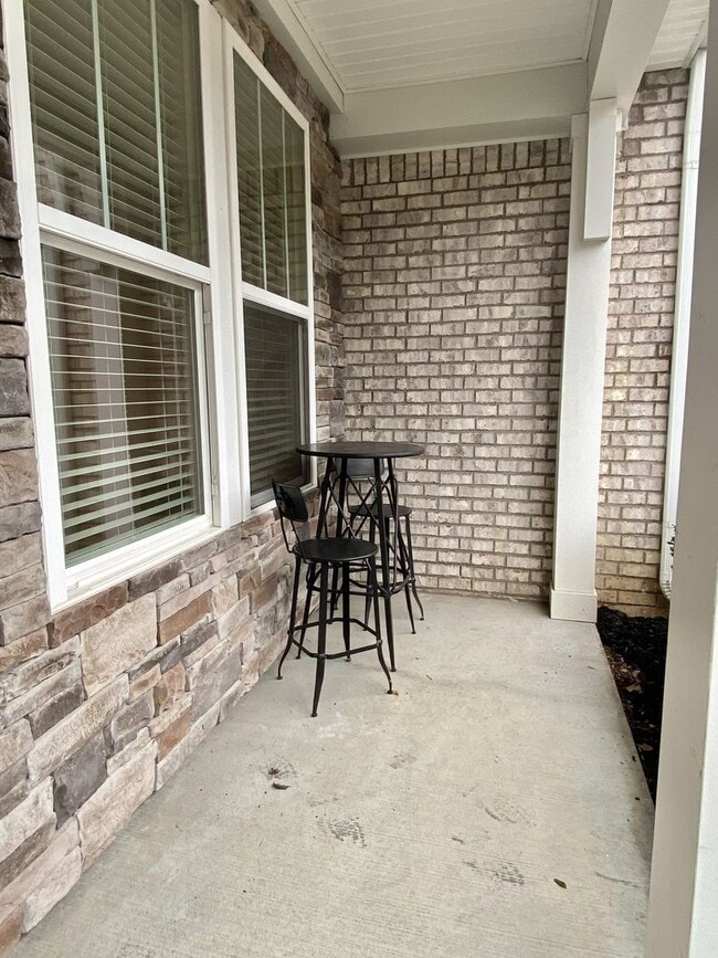 Building Photo - 1021 Livingstone Ln