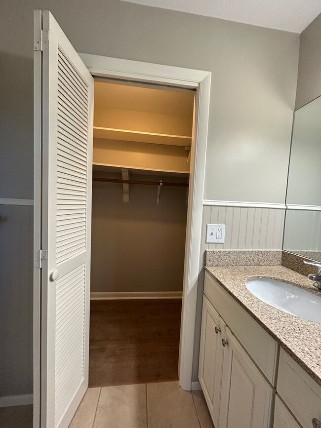 Building Photo - Spacious Brick Ranch Nestled Away — Close to Town!