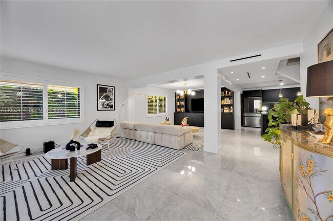 Building Photo - 1117 Alberca St