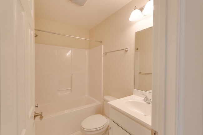 Building Photo - 2170 Saranac Ct
