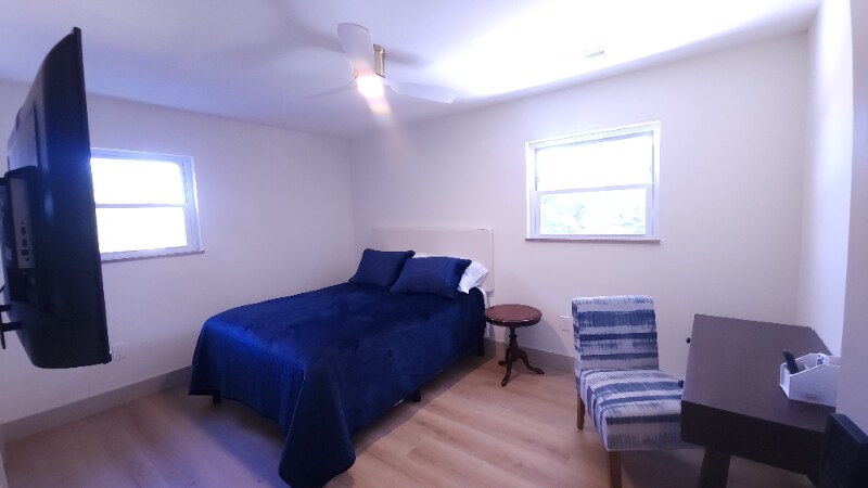 Building Photo - 1704 S Forest Dr