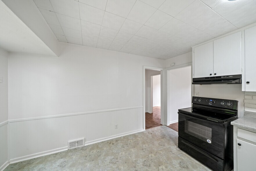 Building Photo - 6308 W 81st St