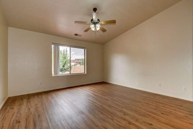 Building Photo - 3 bed, 2 bath home for rent in Brightstar!