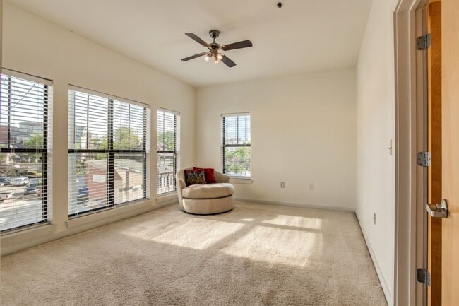 Building Photo - Beautiful 3 Bedroom Condo in Midtown