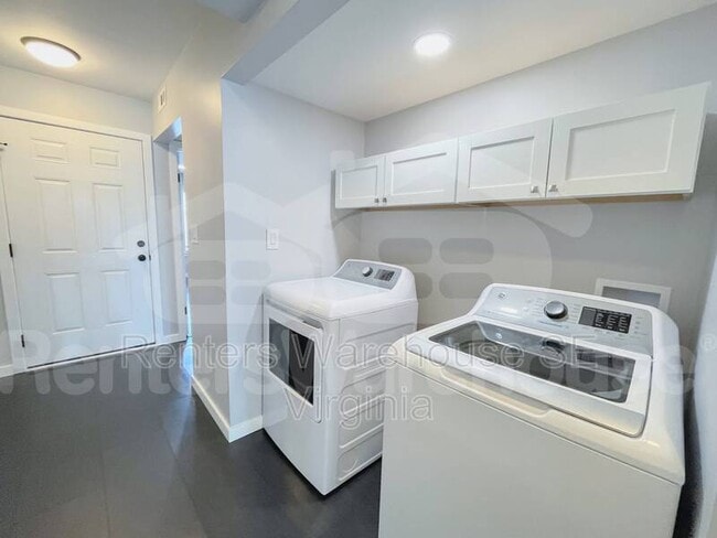 Building Photo - 2325 Sea Shell Rd